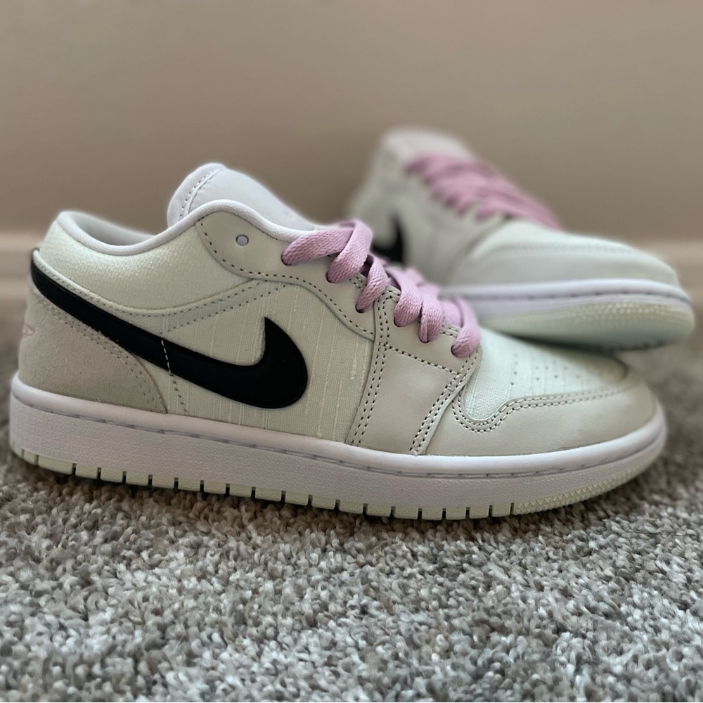 Women’s Air Jordan 1 Sneakers, SE in Barely Green